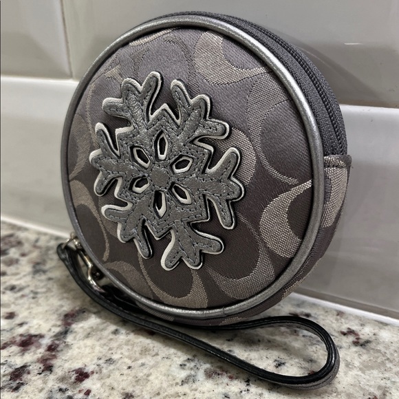 Coach Snowflake Coin Purse EUC - Picture 3 of 9
